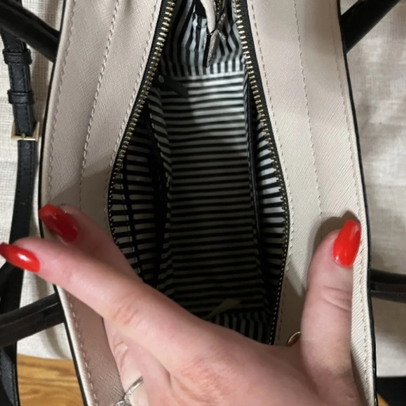 NWOT Black and Tan Kate Spade handbag with crossbody strap - Picture 3 of 4